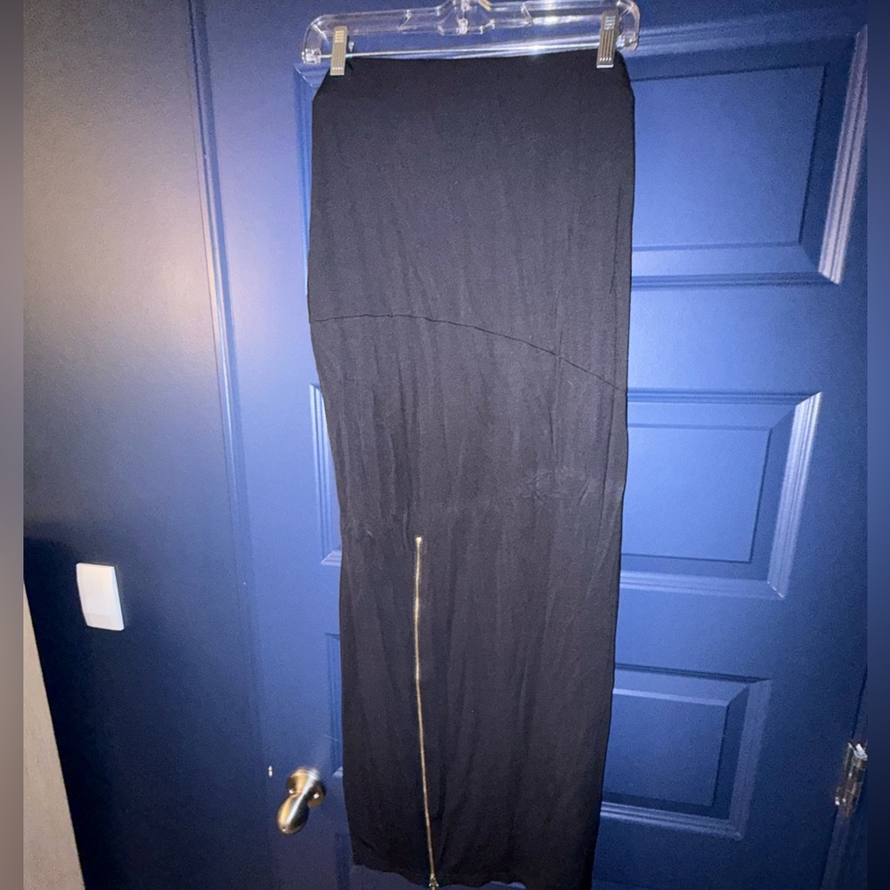 High-Waist Black Maxi Skirt with Front Zip Detail